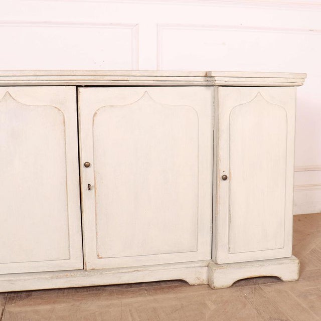 English Breakfront Dresser Base in Pine For Sale - Image 3 of 14