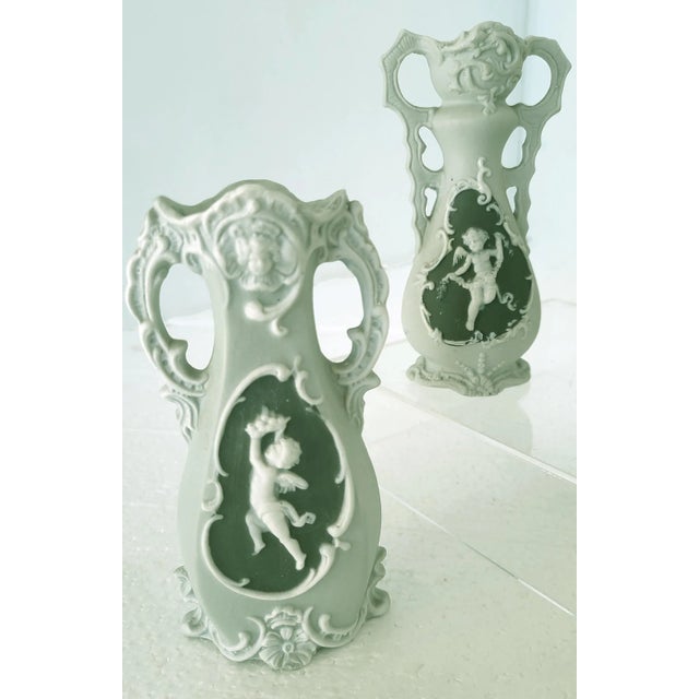 1950s Set of 4 Vintage Wedgwood Jasperware Bisque Vases in High Relief For Sale - Image 5 of 5