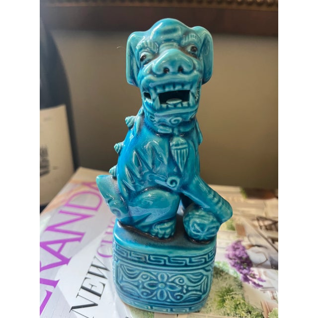 Pair of medium blue porcelaine foo dogs. Made in the 19th Century