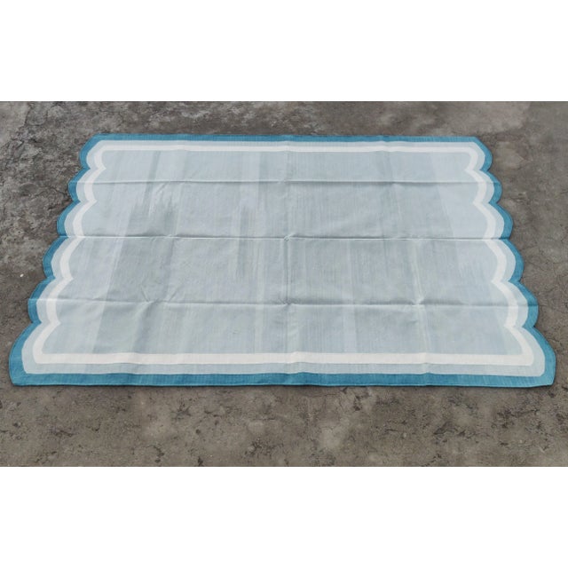 Handmade Cotton Vegetable Dyed Scalloped Edge Rug Gray With Teal Blue Border - 6x9 For Sale - Image 9 of 11