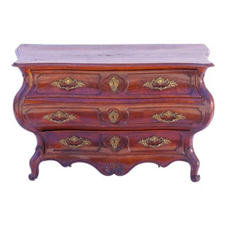 18th C. French Walnut Commode For Sale