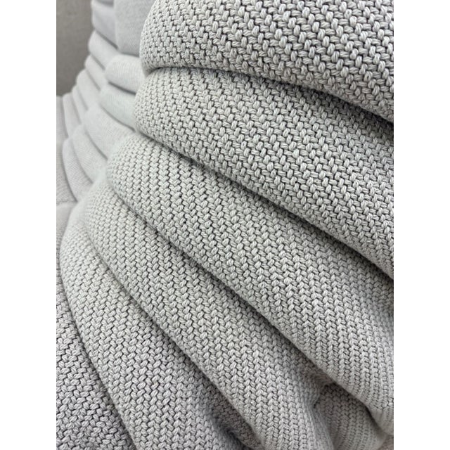 Mid-Century Modern Togo Chaise Lounge in Grey Fabric by Michel Ducaroy for Ligne Roset For Sale - Image 3 of 18