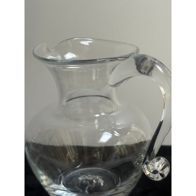 1980s Signed Simon Pierce Shelburne Clear Hand-Blown Glass Pitcher With Handle and Pour Spout 6.6" Tall Set of Two(2) For Sale - Image 10 of 10