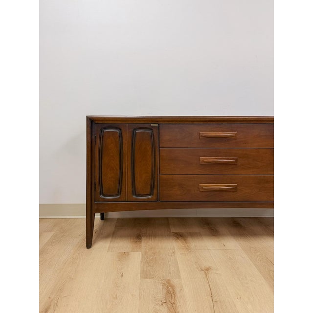 Broyhill Emphasis MCM Credenza Sideboard Rare Vintage Collector Retro Furniture For Sale In Tampa - Image 6 of 13