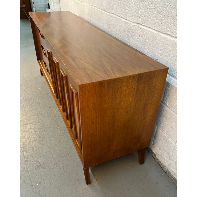 Unique Mid-Century Burl and Walnut Diamond Motif Credenza For Sale In New York - Image 6 of 16