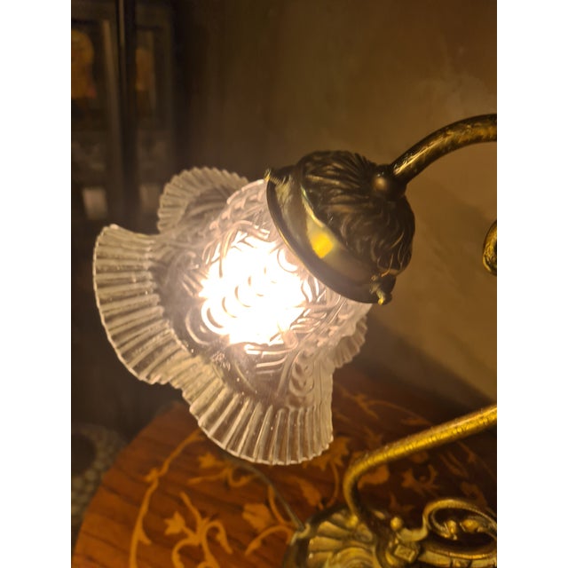 1900 - 1909 Desk or Bedside Lamp in Chased Bronze, 1900s For Sale - Image 5 of 9