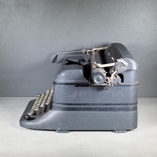 Mid 20th Century Antique L C Smith & Corona Super Speed Typewriter c.1942 For Sale - Image 5 of 7