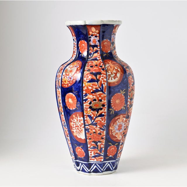 Large Japanese Imari Porcelain Vase, 1900s For Sale - Image 3 of 10