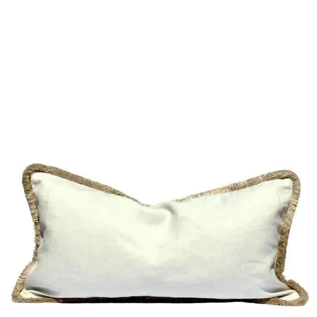 This pillow is tailored with a premium italian silk taffetas from Rubelli with a beautiful iridescent effect that changes...