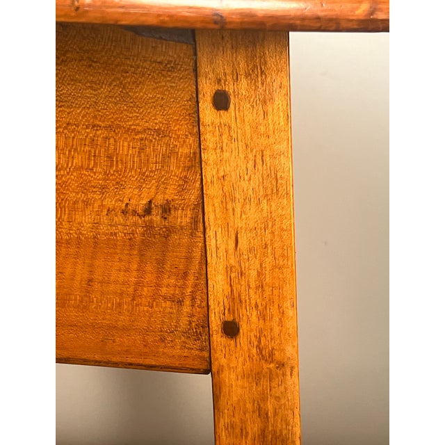 Antique American Queen Anne Maple Tavern Table, New England, Circa 1760–1790 For Sale In Boston - Image 6 of 9