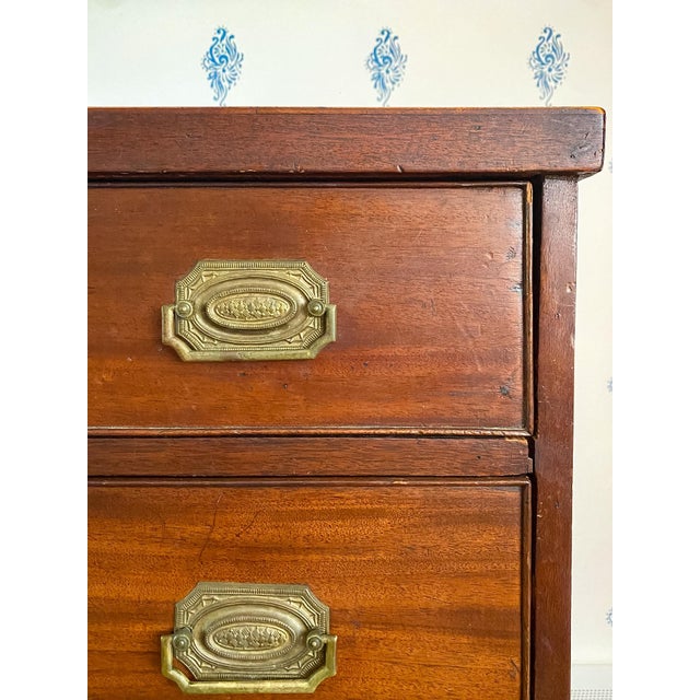 Antique Early 1800s Southern Neoclassical Mahogany Chest of Drawers For Sale - Image 11 of 17
