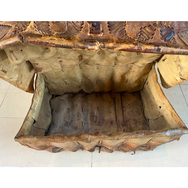 19th C. Spanish Colonial Leather Petaca W/Iron Clasp For Sale In San Francisco - Image 6 of 8