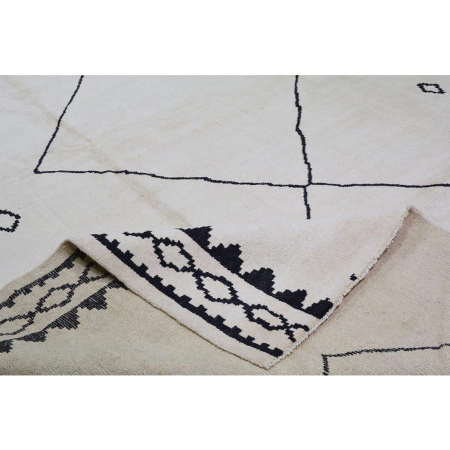 Moroccan Hand Knotted Wool Rug, 9'10"x13'9" For Sale In New York - Image 6 of 6