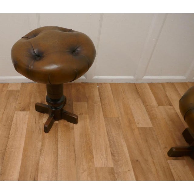 French Button Leather Swivel Piano Stools, 1890s, Set of 2 For Sale - Image 6 of 9