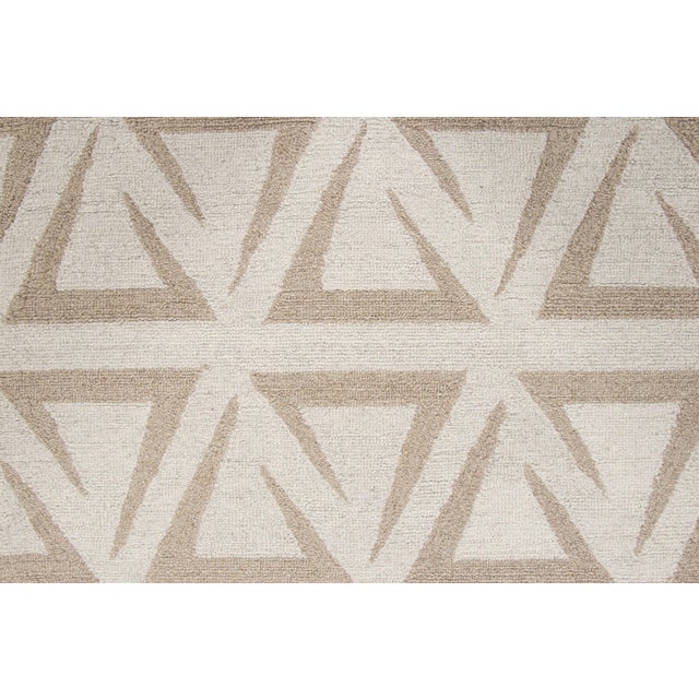 Contemporary Contemporary Geometric Wool Rug in Beige & Ivory by Rug & Kilim, India For Sale - Image 3 of 7
