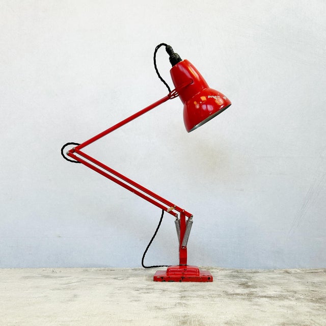 Red Anglepoise model 1227 desk lamp designed by George Carwardine, manufactured by Herbert Terry & Sons between 1938-1968....