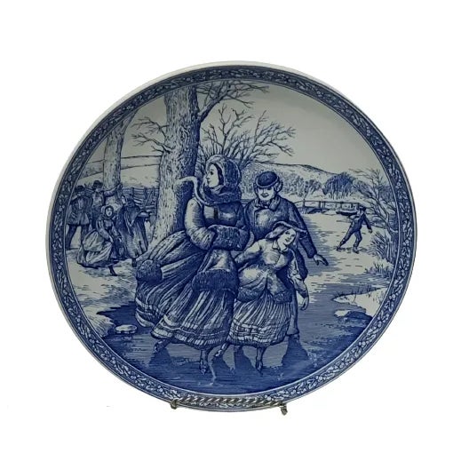Ceramic Vintage Spode Blue Room 1996 Christmas Plate Number 2 "Skaters" For Sale - Image 7 of 7