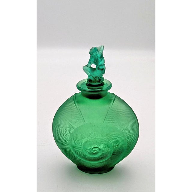 Vintage French Perfume Bottle in Emerald Green Glass by René Lalique, 1920 For Sale - Image 10 of 11