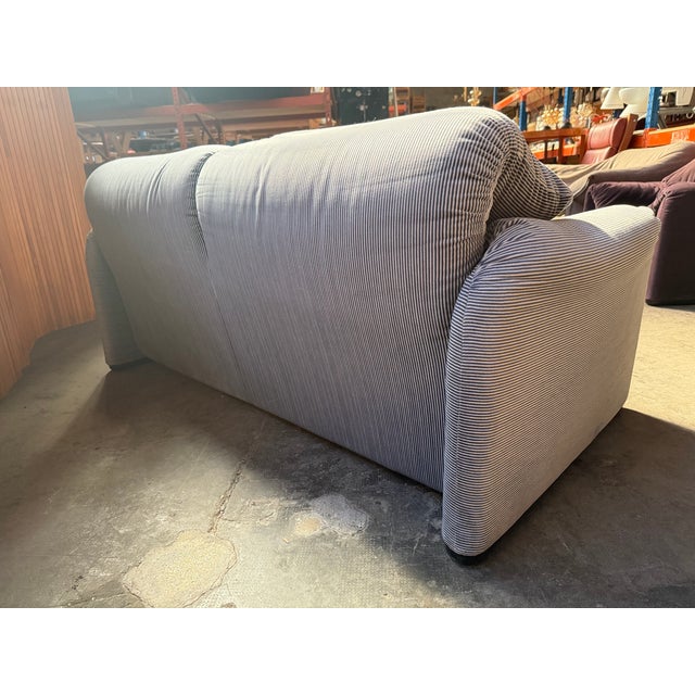 Cassina Maralunga 2-Seater Sofa by Vico Magistretti for Cassina, 1970s For Sale - Image 4 of 8