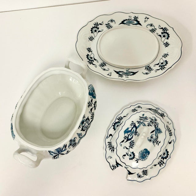 1970s Vintage Japanese Chinoiserie Meissen Blue Danube Soup Tureen & Underplate For Sale - Image 13 of 16