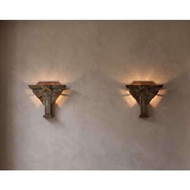 This captivating pair of wall lamps stands out for its distinctly sculptural and geometric design, a clear expression of...