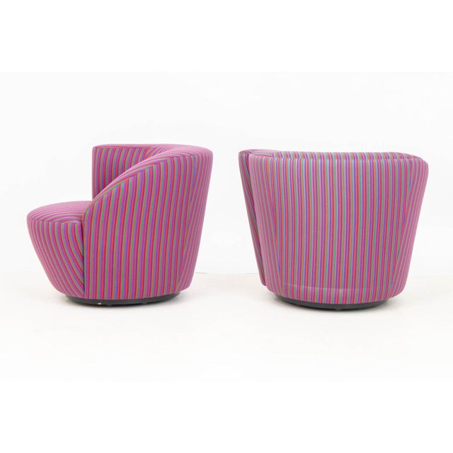 Vladimir Kagan Nautilus Swivel Lounge Chairs, Pair For Sale In New York - Image 6 of 6