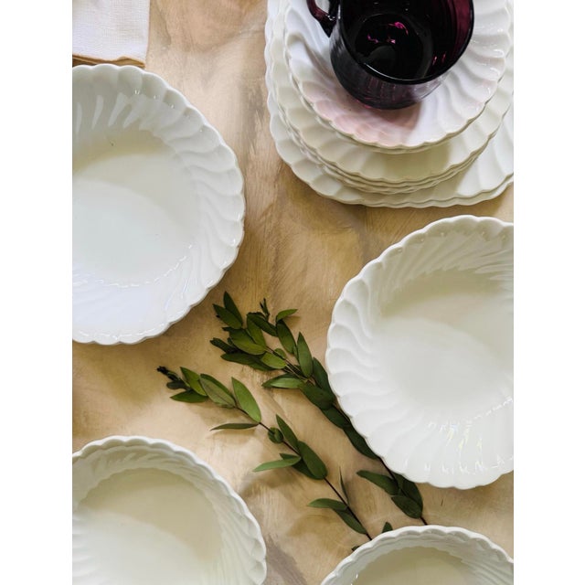 Early 20th Century Johnson Brothers in Snow White Pattern 6.25” Bowls | English Ironstone | Cottage Core | Farmhouse Decor - Set of Five (5) For Sale In Chicago - Image 6 of 10