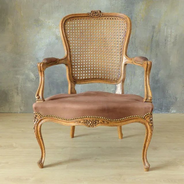 Vintage Carved Armchair, 1950s, in Very Good conditions. Designed 1950 to 1959