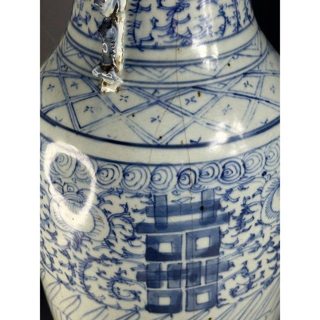 Large Chinese Qing Blue and White Porcelain Vase with Foo Dogs and Double Happiness, 19th Century For Sale - Image 6 of 10