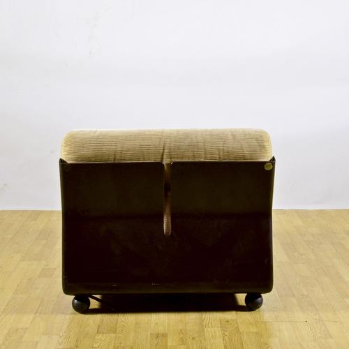 Beige Amanta Lounge Chair in Beige Corduroy with Fiberglass Shell by Mario Bellini for C&B Italia, 1970s For Sale - Image 8 of 9