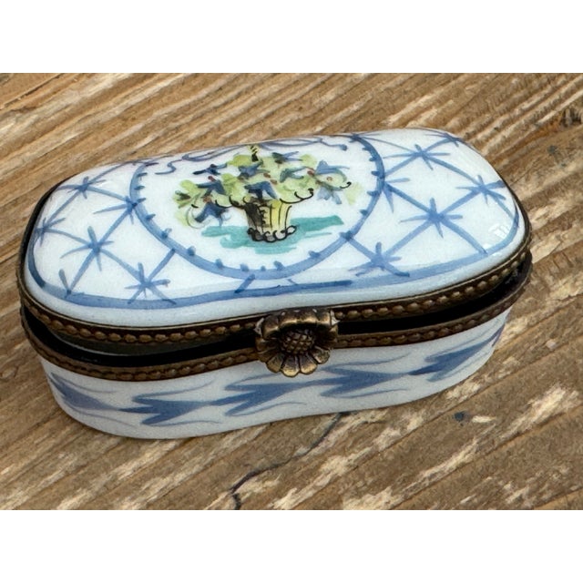 1920s 1920s Delicate Limoge Box France For Sale - Image 5 of 5