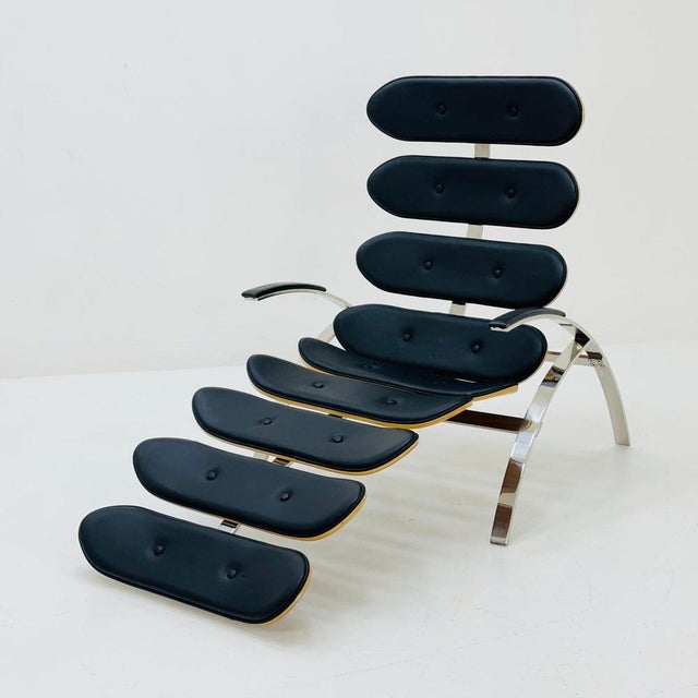 Mid century Bauhaus Scorpion chaise lounge chair black leather Italy 1980s Scorpion is perfect for an open space with a...