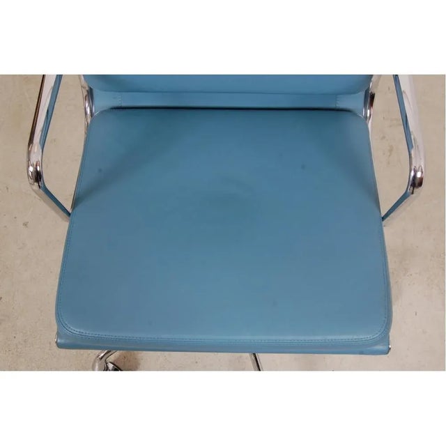 EA-219 Desk Chair in Leather by Charles Eames for Vitra For Sale - Image 6 of 13