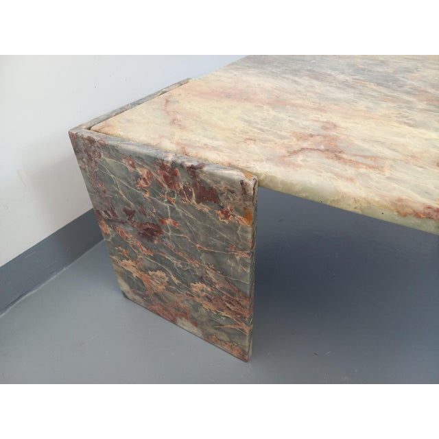 Vintage coffee table from the 70s, in pretty marble with very beautiful light gray, salmon pink and ecru veining, rounded...