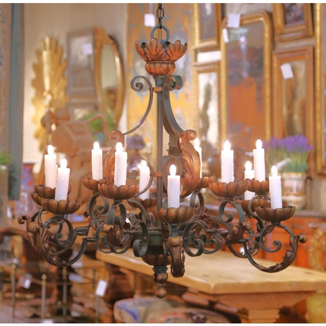 French Early 20th Century French Louis XV Verdigris and Gilt 12-Light Iron Chandelier For Sale - Image 3 of 11