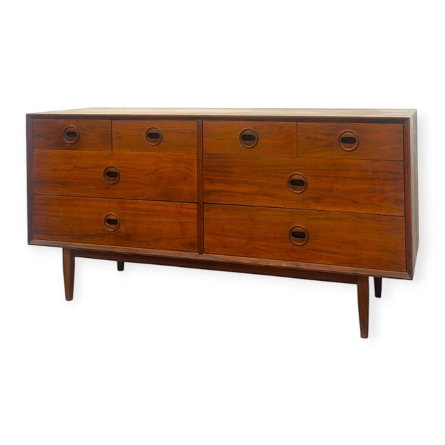 Mid-Century Modern Vintage Mid Century Modern Style 8-Drawer Walnut Dresser Credenza. For Sale - Image 3 of 9
