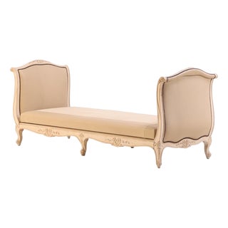 French Painted and Carved Louis XV-Style Daybed, C. 1940. For Sale