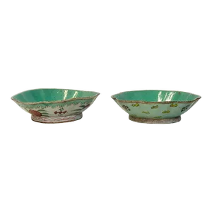 Pair of Late 18th Century Chinese Famille Rose Bowls