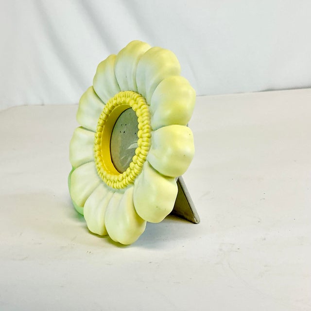 1980s 1980s Vintage Arts & Crafts Coastal Petite Sunflower Picture Frame. For Sale - Image 5 of 9