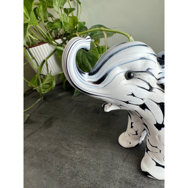 Archimede Seguso "Bianco Nero" Murano Glass Large Elephant Sculpture, Vintage 1960s MCM (Attributed) For Sale - Image 10 of 12