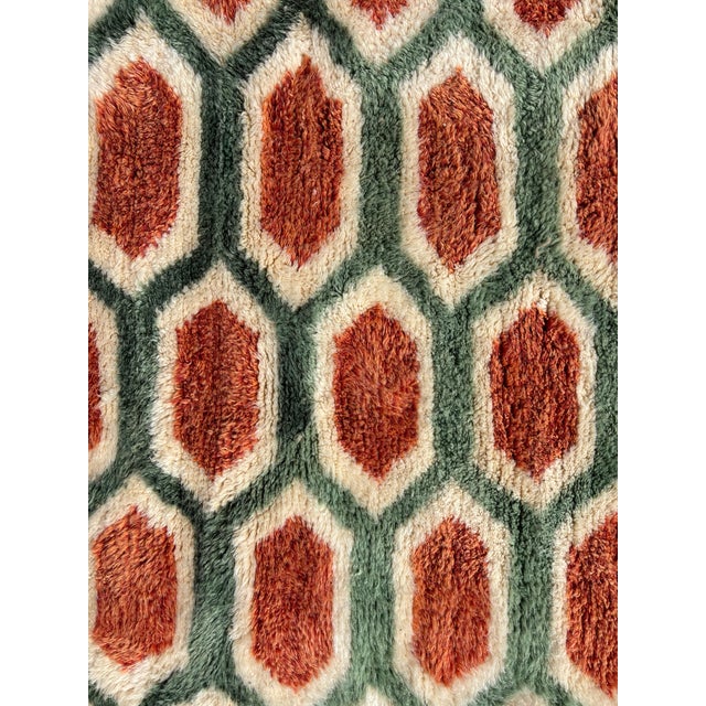 Moroccan Handwoven Beni Mrirt Rug in Wool with Geometric Pattern, 1990s For Sale - Image 10 of 11