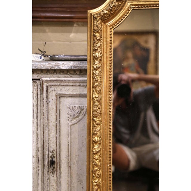 Mid 19th Century 19th Century French Louis XV Giltwood Wall Mirror With Floral Crest For Sale - Image 5 of 8