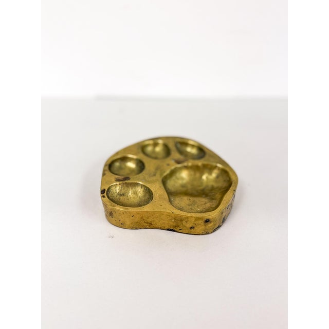 This charming vintage brass tiger's paw trinket dish is a fun and distinctive decorative catchall find. The detailed mold...