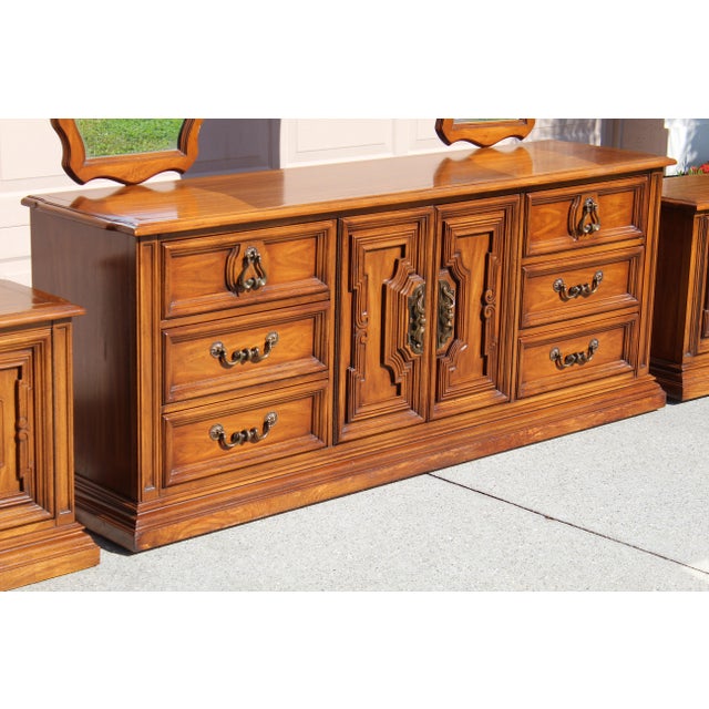 White Furniture 1970s White Fine Furniture Solid Wood Dresser With Two Mirrors & Matching Nightstands - Mid-Century Carved Walnut Bedroom Set For Sale - Image 4 of 18