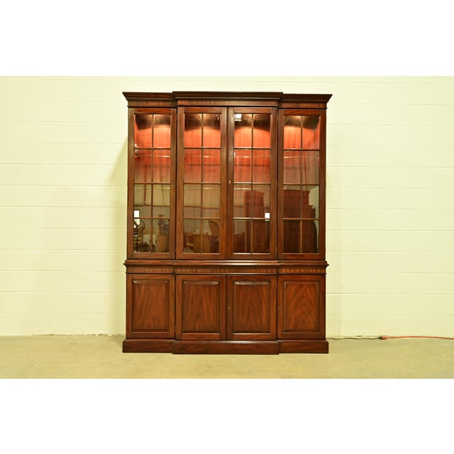 Henkel Harris Georgian Carved Mahogany Lighted Breakfront Bookcase Cabinet For Sale - Image 13 of 18