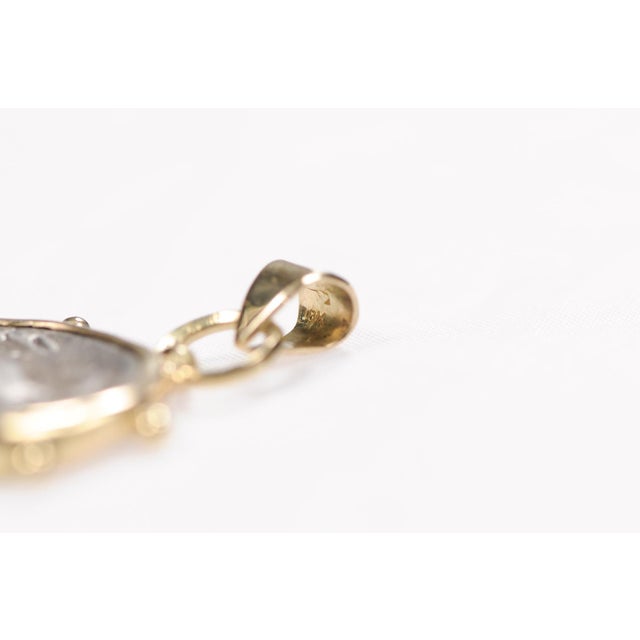 Contemporary Crab Didrama [Coin] Pendant W/ 18 Kt Gold For Sale - Image 3 of 12