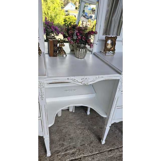 White Vintage Vanity 3 Mirrors, 1930's, White Romantic Style For Sale - Image 8 of 16