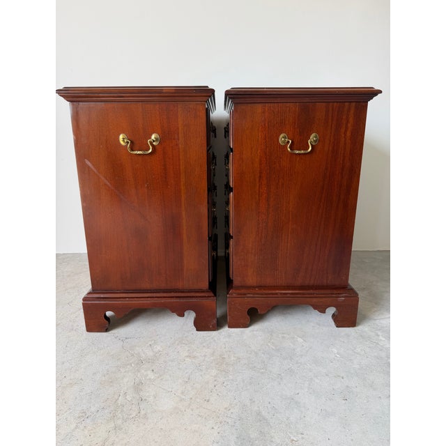 Vintage Link-Taylor Heirloom Solid Mahogany Chippendale Bedside Tables / Nightstands – A Pair For Sale - Image 10 of 16