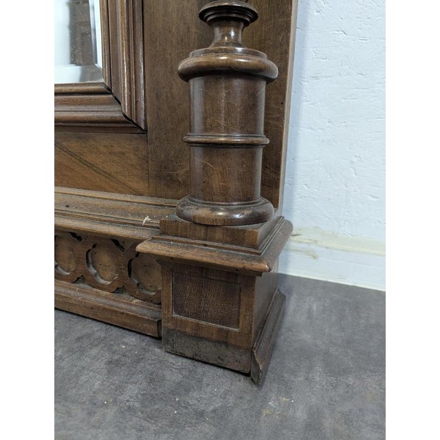 Large Renaissance Mirror in Solid Walnut, in Very Good conditions.