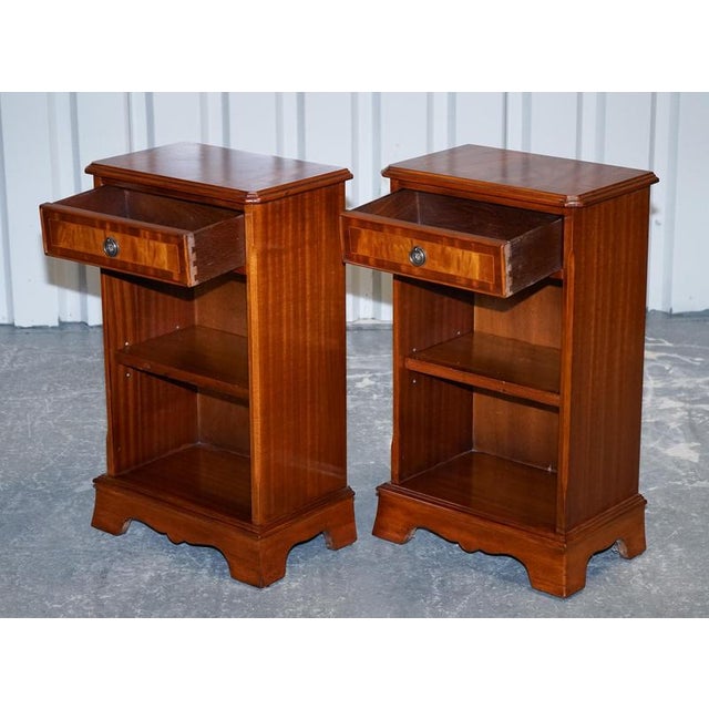 Vintage Georgian Style Walnut Nightstands, Set of 2 For Sale - Image 3 of 16